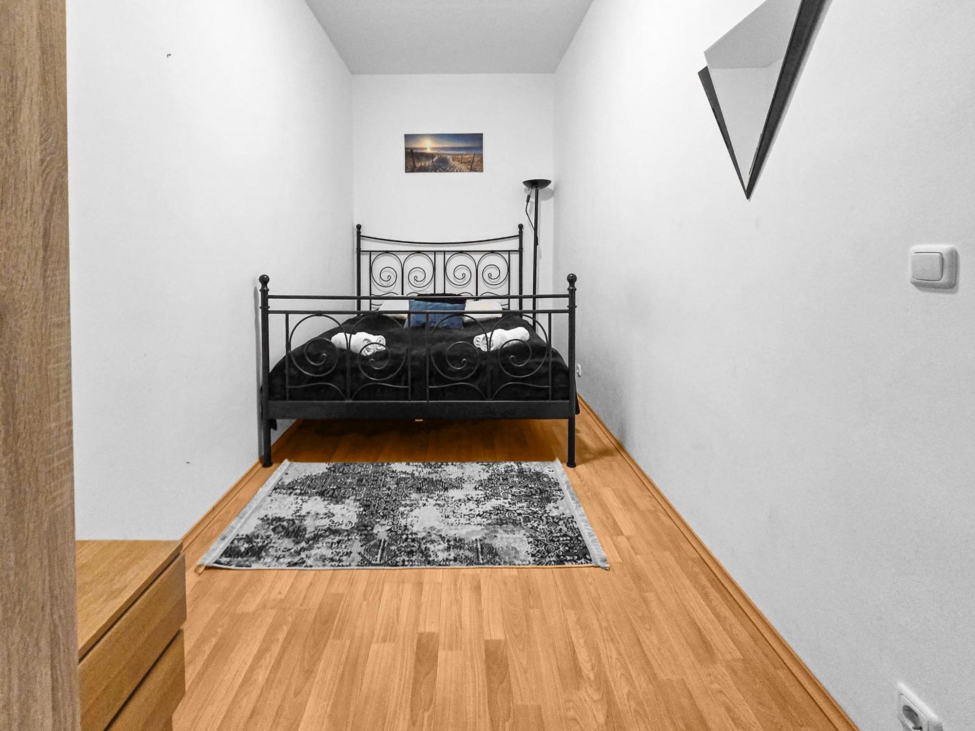 Modern Three-Bedroom, Triple King Beds Viena Exterior foto