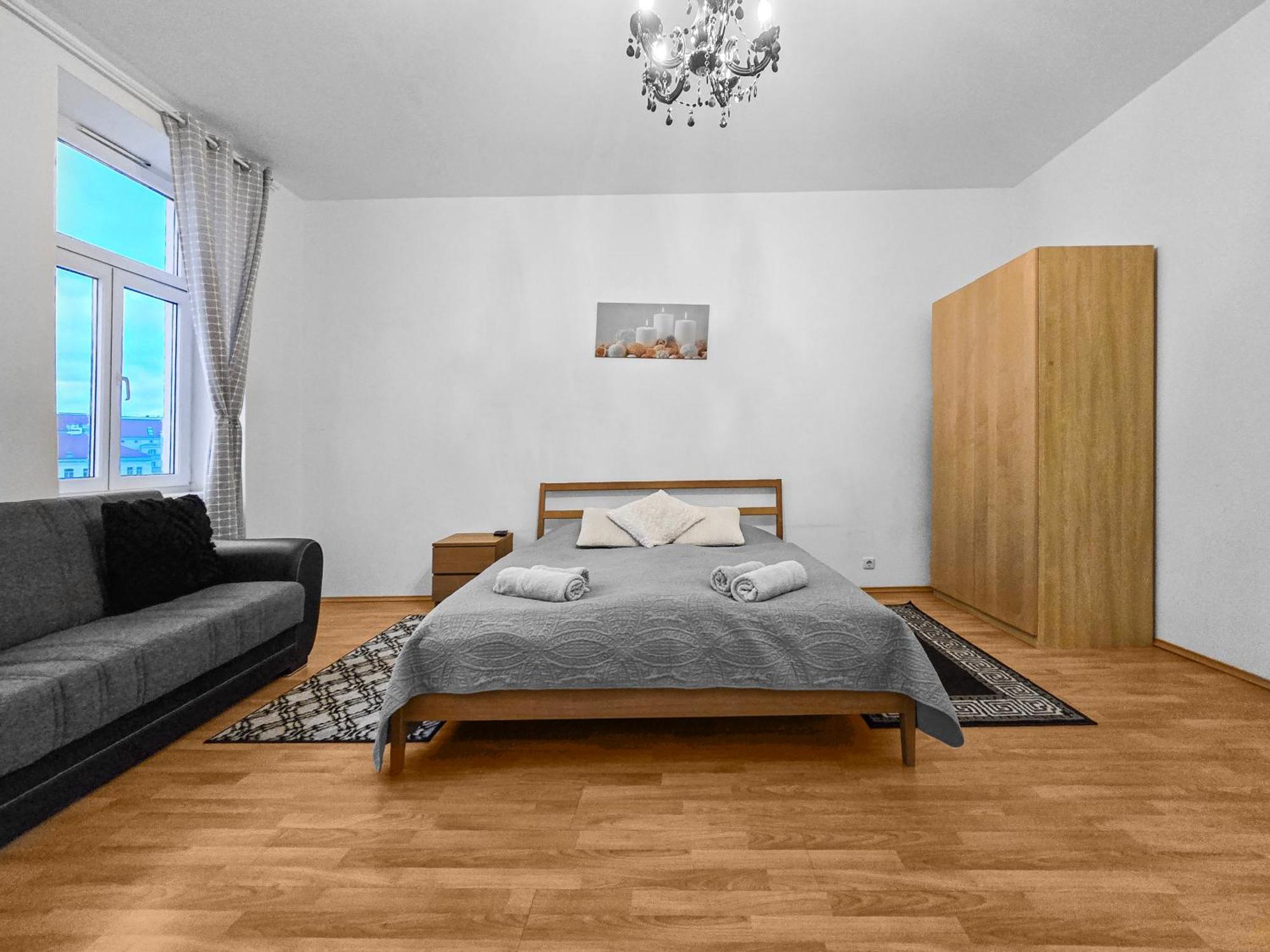 Modern Three-Bedroom, Triple King Beds Viena Exterior foto